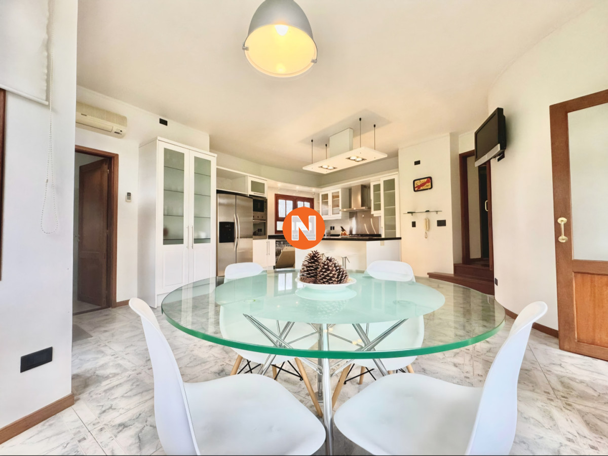 Casa Ref.225727 - Gran casa en venta, 5 dormitorios, calefaccion, piscina, solida construccion