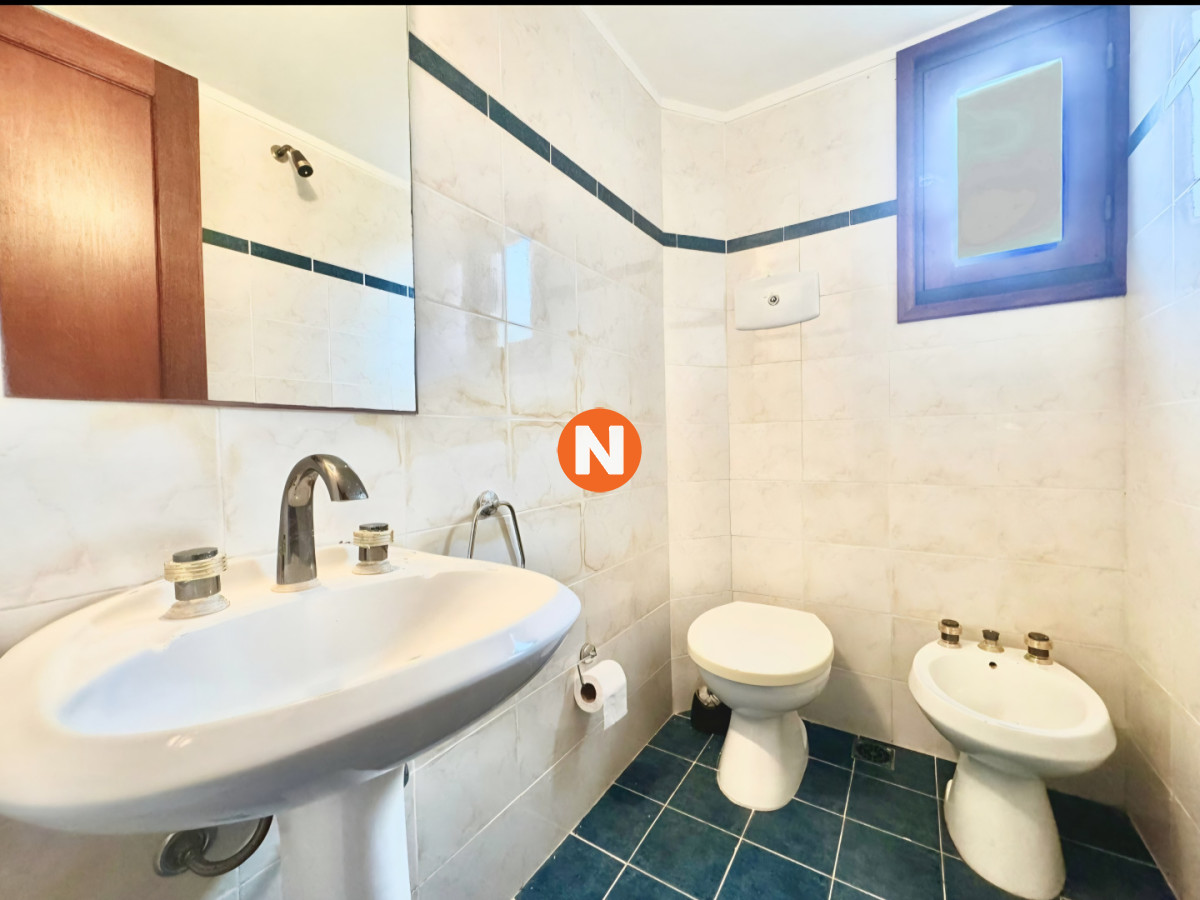 Casa Ref.225727 - Gran casa en venta, 5 dormitorios, calefaccion, piscina, solida construccion