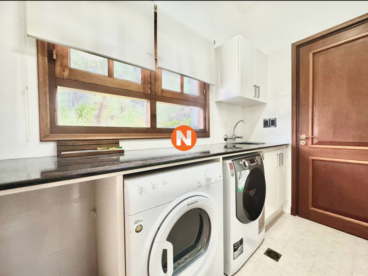 Casa Ref.225727 - Gran casa en venta, 5 dormitorios, calefaccion, piscina, solida construccion