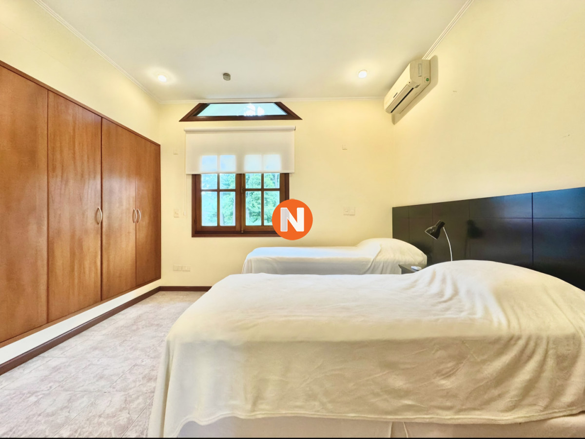 Casa Ref.225727 - Gran casa en venta, 5 dormitorios, calefaccion, piscina, solida construccion