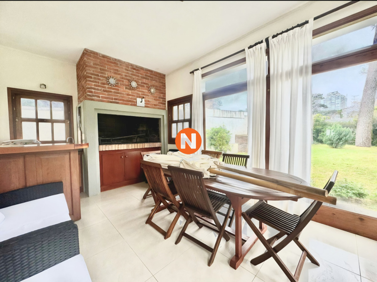 Casa Ref.225727 - Gran casa en venta, 5 dormitorios, calefaccion, piscina, solida construccion