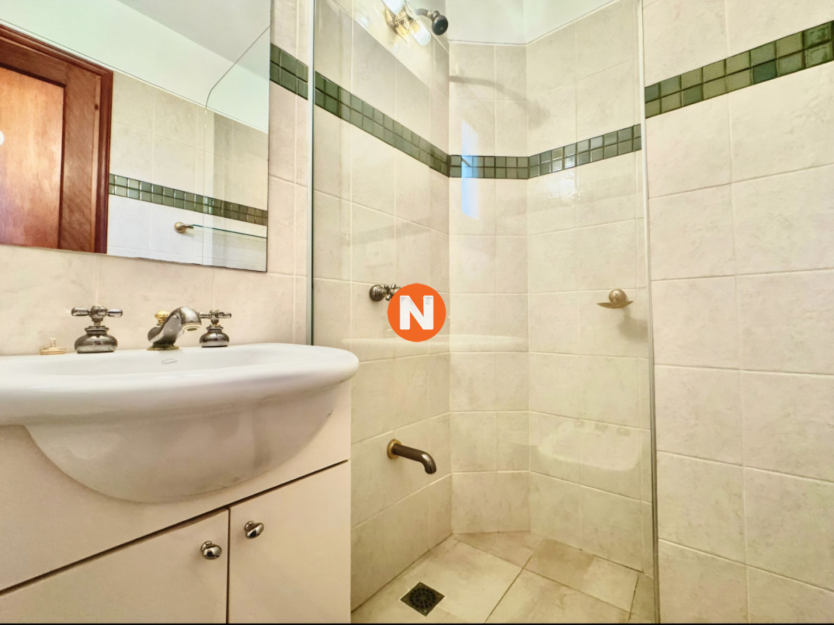 Casa Ref.225727 - Gran casa en venta, 5 dormitorios, calefaccion, piscina, solida construccion