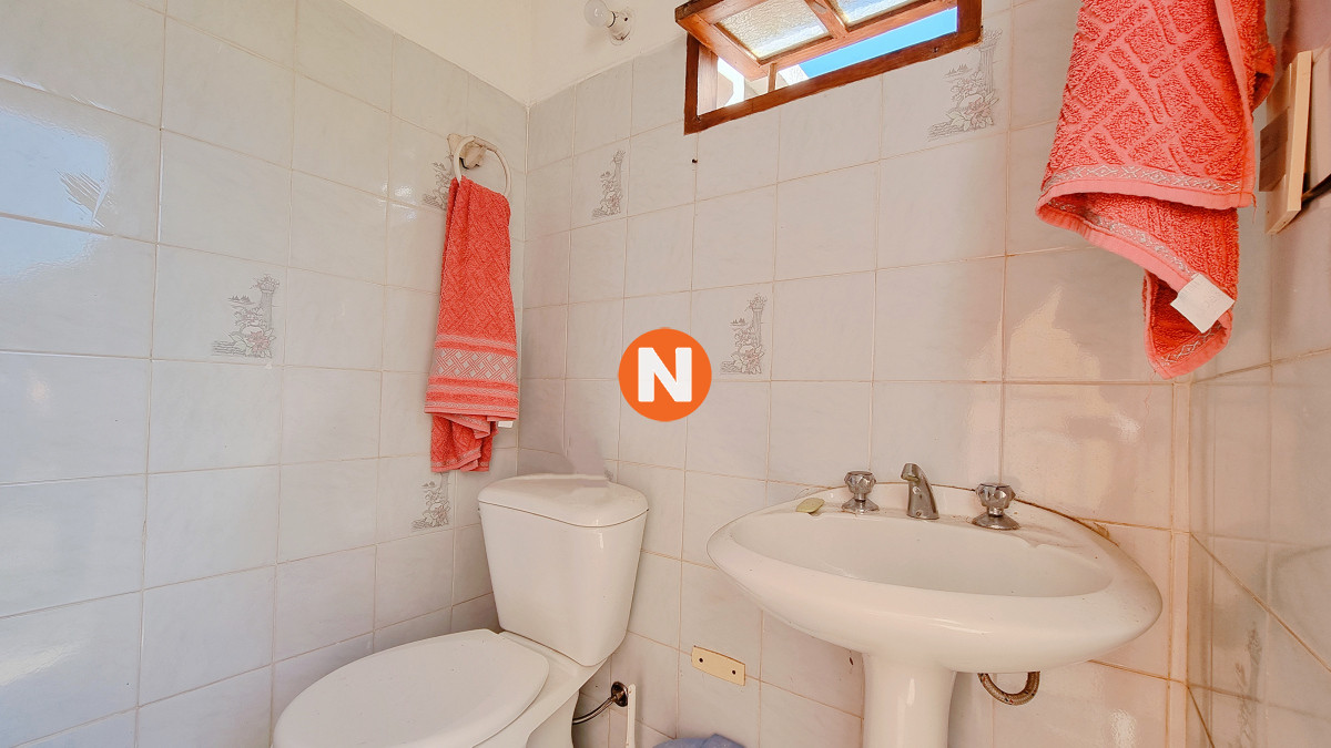 Casa Ref.224048 - Casa tradicional en Lausana, 4 dormitorios, gran piscina, barbacoa cerrada, garage y estacionamiento.