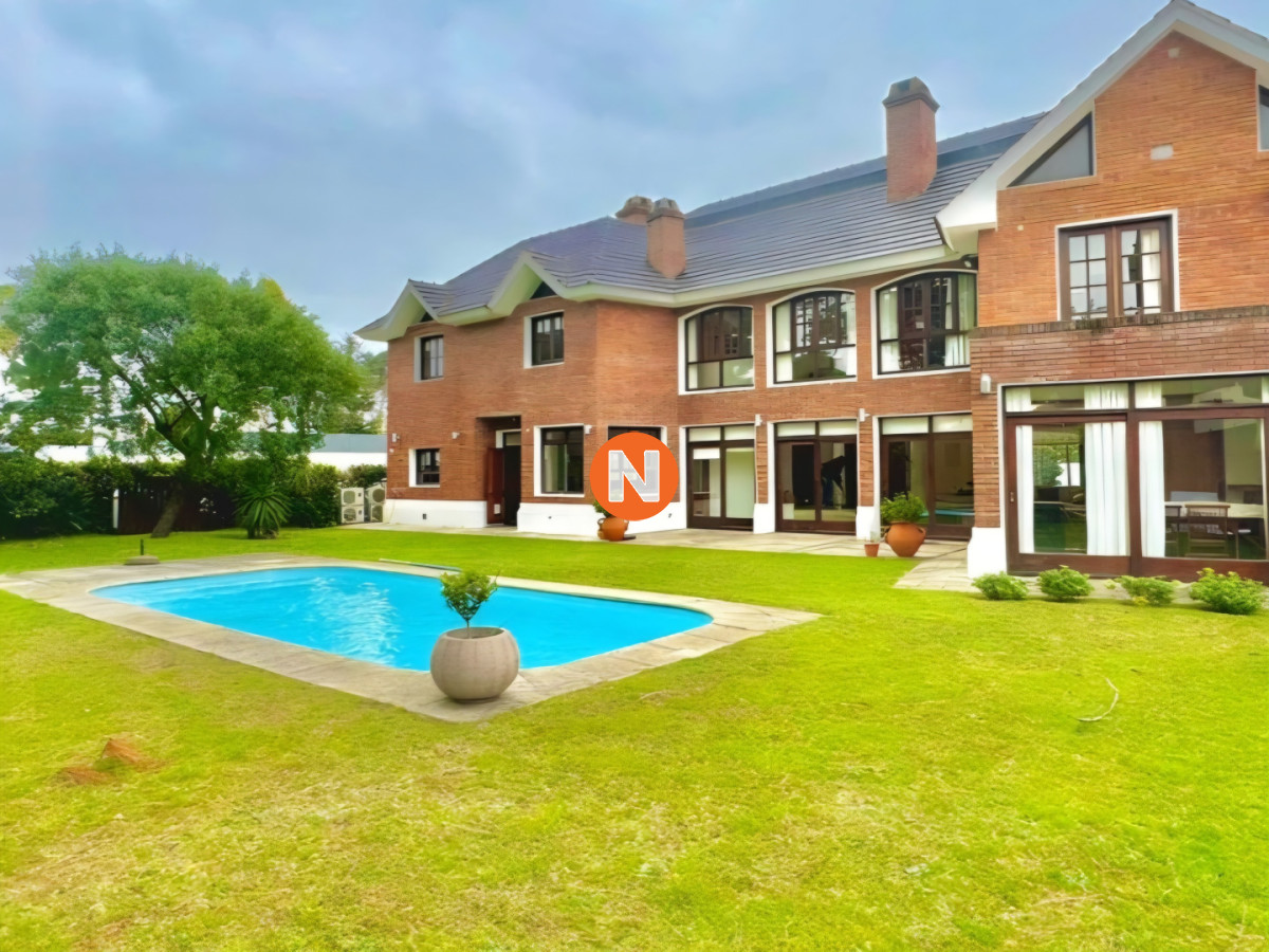 Casa Ref.225727 - Gran casa en venta, 5 dormitorios, calefaccion, piscina, solida construccion