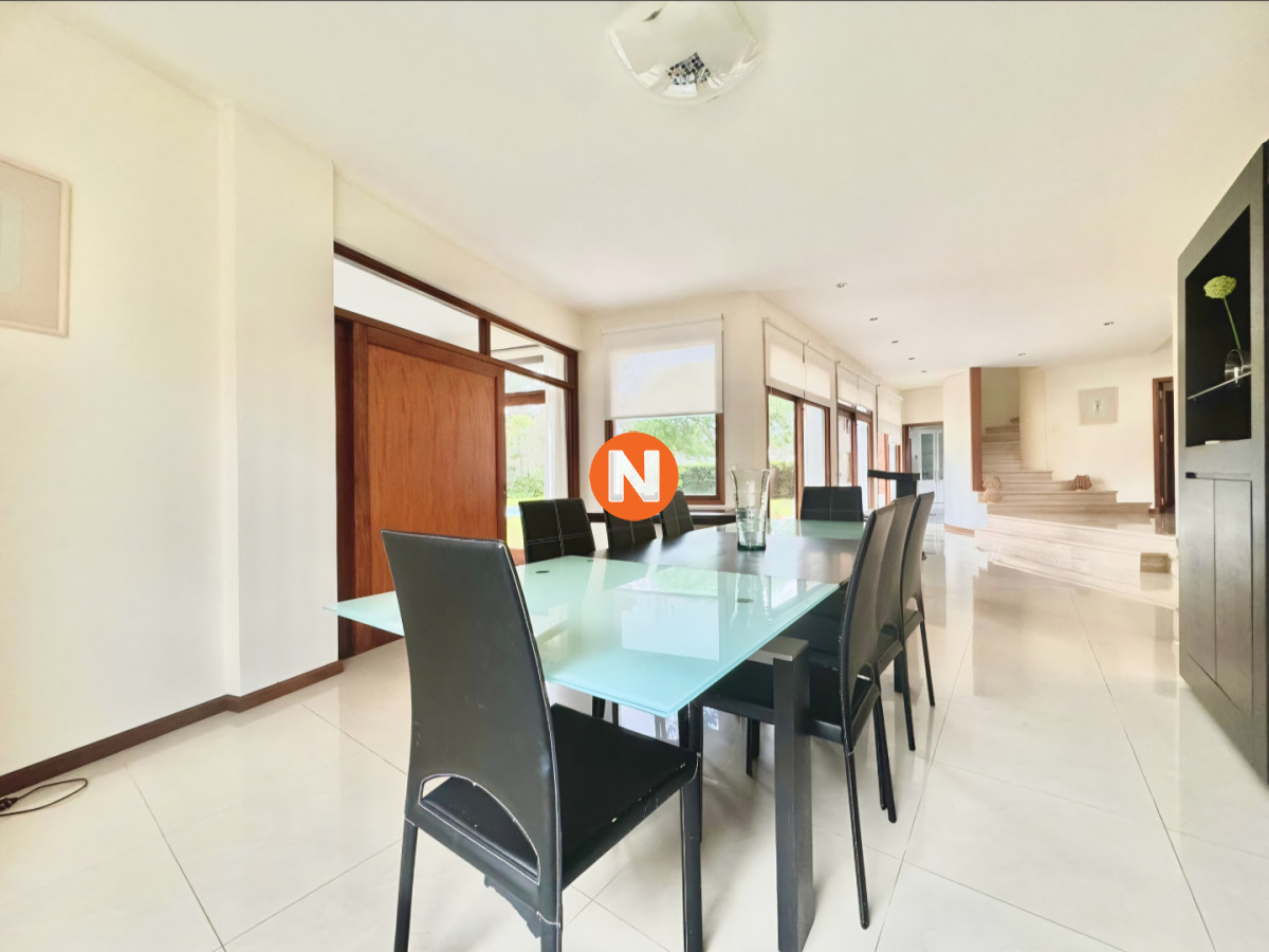 Casa Ref.225727 - Gran casa en venta, 5 dormitorios, calefaccion, piscina, solida construccion