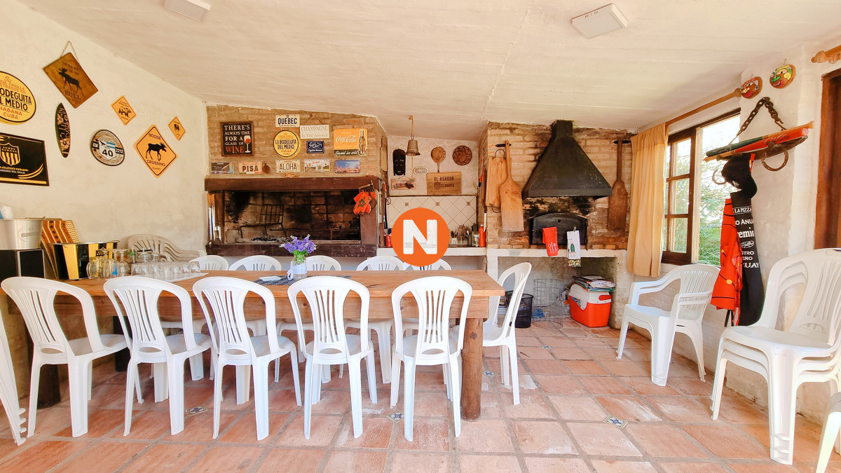 Casa Ref.224048 - Casa tradicional en Lausana, 4 dormitorios, gran piscina, barbacoa cerrada, garage y estacionamiento.