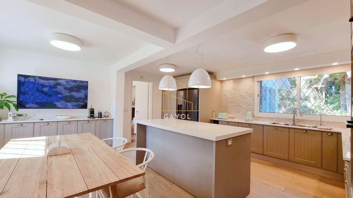 Casa ID.967 - Espectacular Mansion en Barrio Golf, 4 dormitorios, piscina climatizada, gran barbacoa y parque