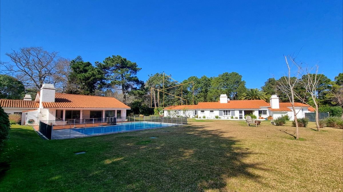 Casa ID.967 - Espectacular Mansion en Barrio Golf, 4 dormitorios, piscina climatizada, gran barbacoa y parque
