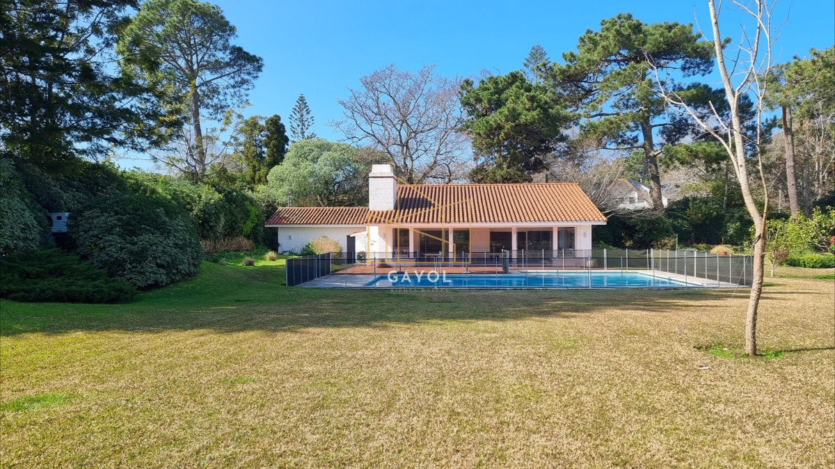 Casa ID.967 - Espectacular Mansion en Barrio Golf, 4 dormitorios, piscina climatizada, gran barbacoa y parque