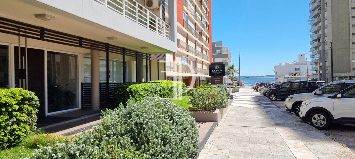 Apartamento ID.1584 - Apartamento moderno en Peninsula, 3 dormitorios, parrillero, garage doble. Planta Baja.