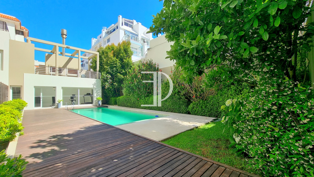 Apartamento ID.1584 - Apartamento moderno en Peninsula, 3 dormitorios, parrillero, garage doble. Planta Baja.