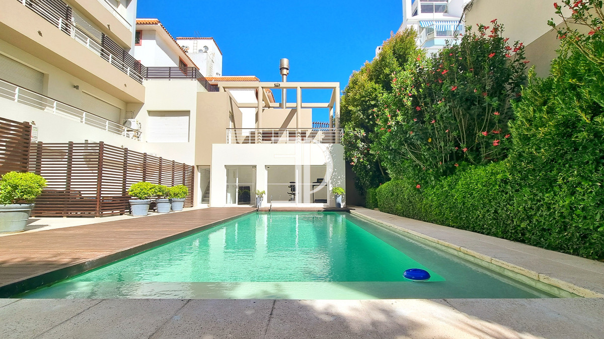 Apartamento ID.1584 - Apartamento moderno en Peninsula, 3 dormitorios, parrillero, garage doble. Planta Baja.