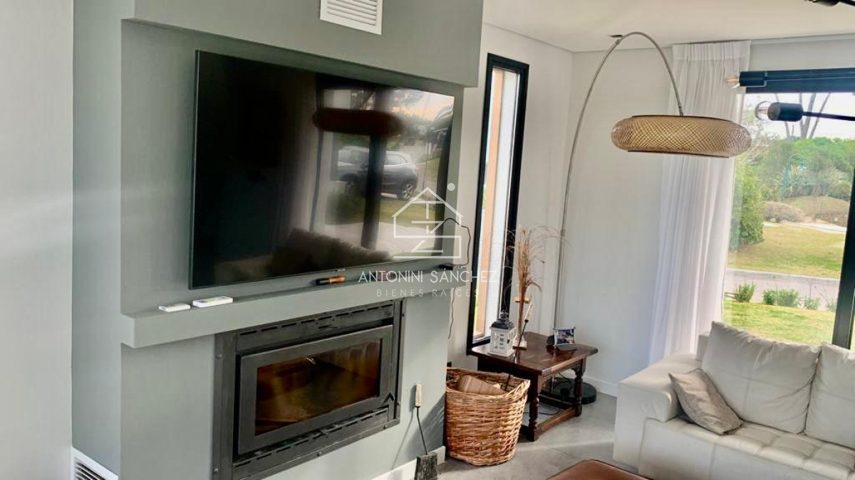 Casa ID.812 - Moderna casa en barrio privado La Arbolada, 5 dormitorios, piscina climatizada, barbacoa independiente