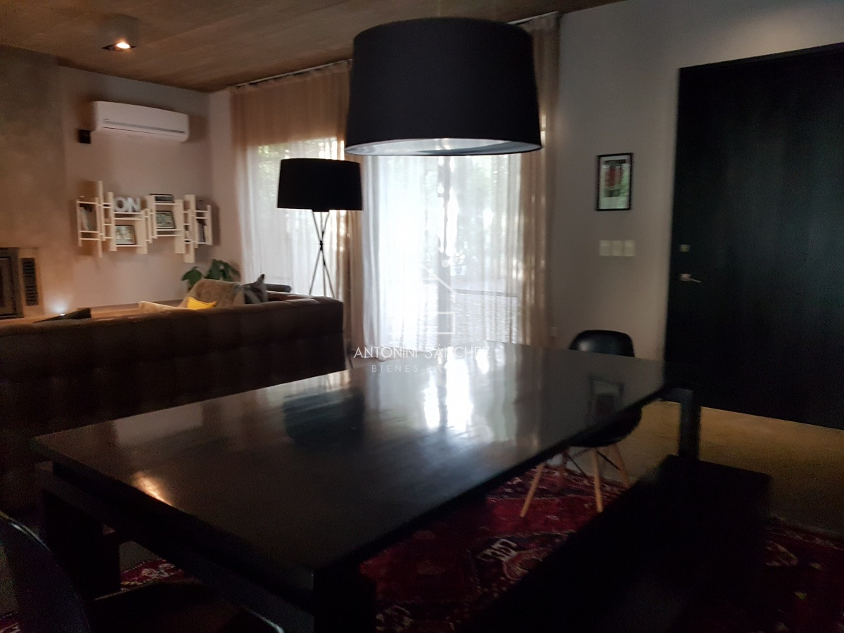 Casa ID.1461 - Casa estilo Moderno en Barrio Privado La Arbolada