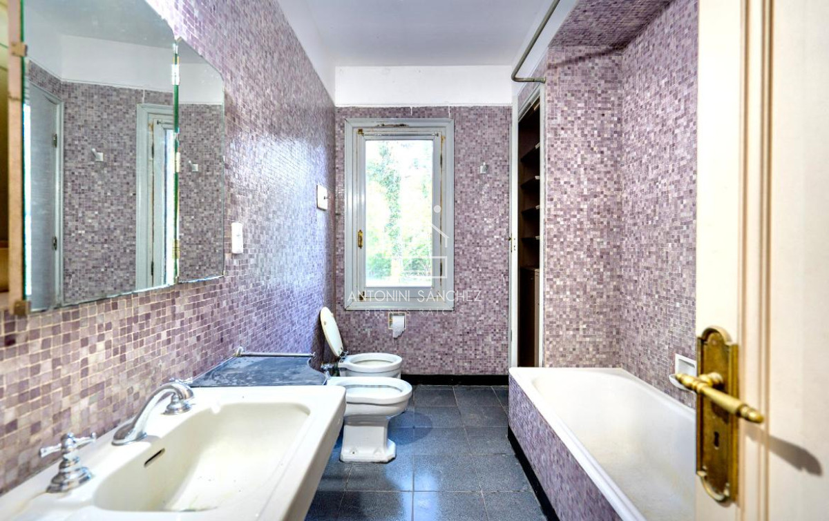 Casa ID.820 - Venta Casa 10 Dormitorios Zona Golf
