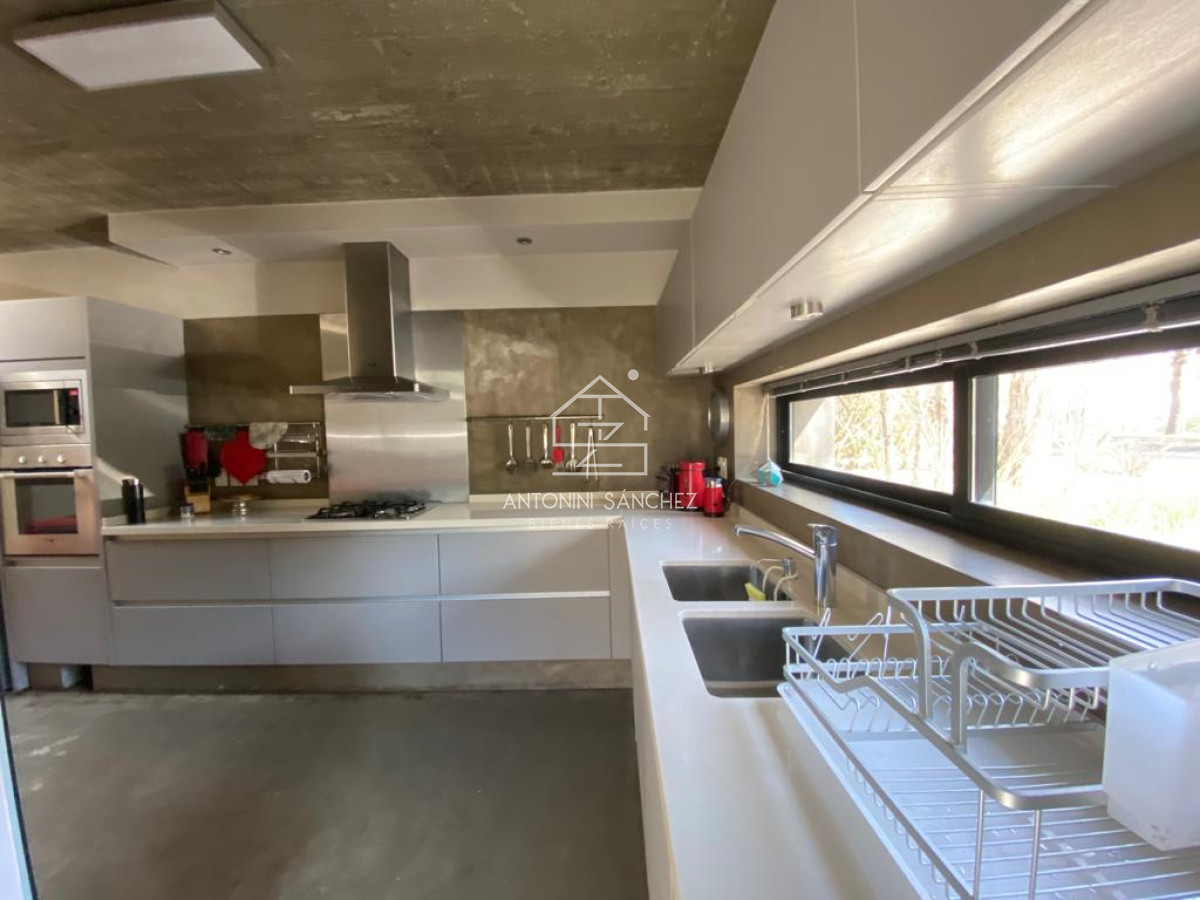 Casa ID.1461 - Casa estilo Moderno en Barrio Privado La Arbolada