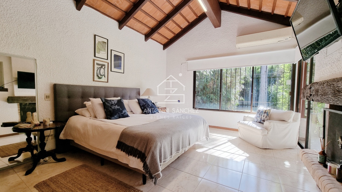 Casa ID.809 - Gran casa en Cantegril, 8 dormitorios, calefaccion, piscina climatizada, barbacoa y amplio parque