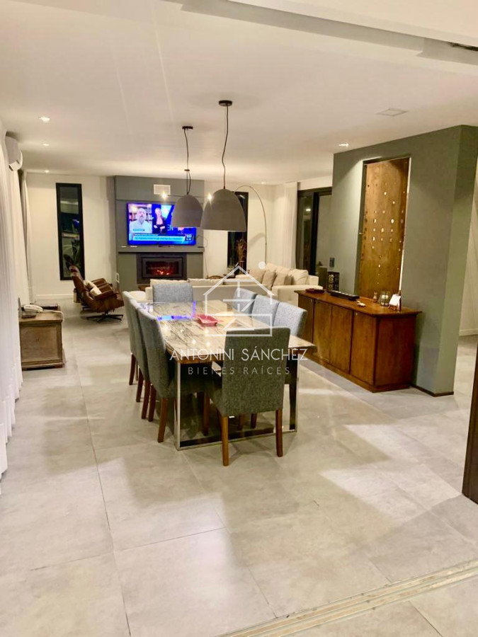 Casa ID.812 - Moderna casa en barrio privado La Arbolada, 5 dormitorios, piscina climatizada, barbacoa independiente