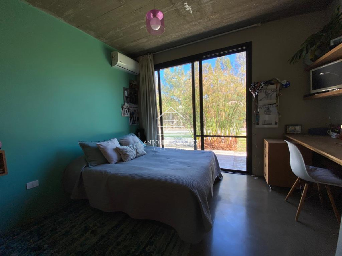 Casa ID.1461 - Casa estilo Moderno en Barrio Privado La Arbolada