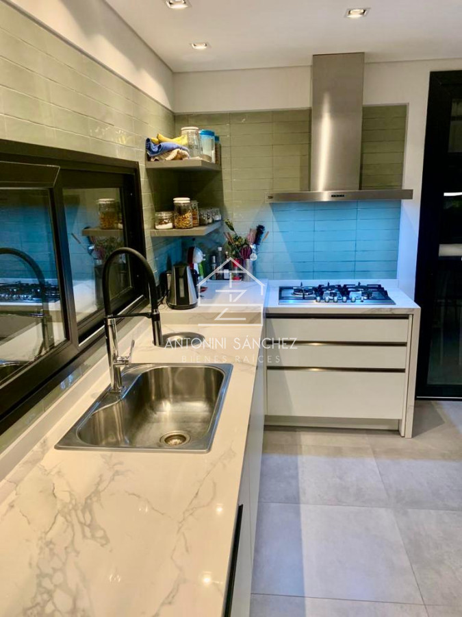 Casa ID.812 - Moderna casa en barrio privado La Arbolada, 5 dormitorios, piscina climatizada, barbacoa independiente