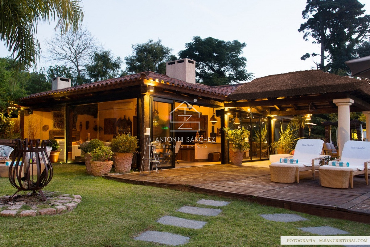 Casa ID.814 - Venta Casa 6 Domitorios Punta del Este Beverly Hills