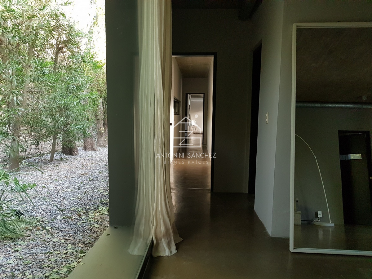Casa ID.1461 - Casa estilo Moderno en Barrio Privado La Arbolada