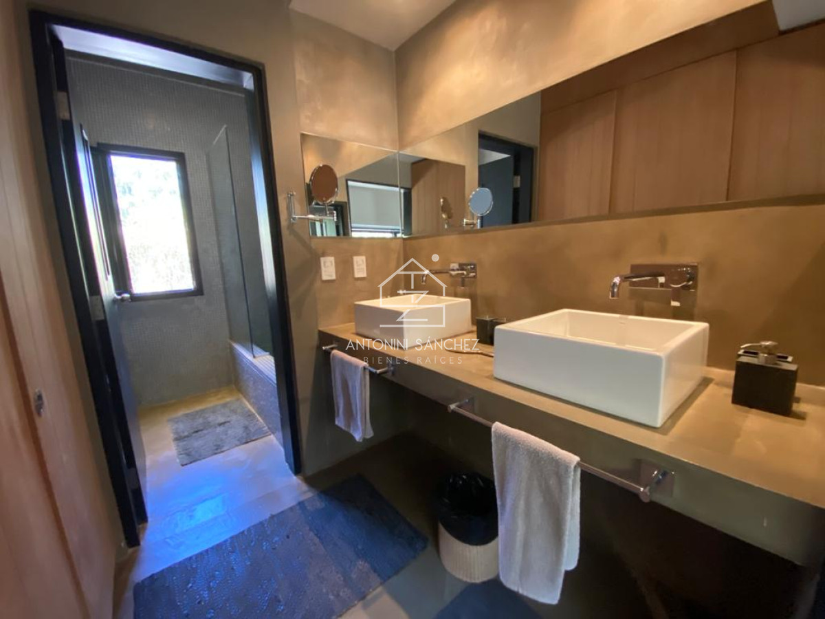 Casa ID.1461 - Casa estilo Moderno en Barrio Privado La Arbolada