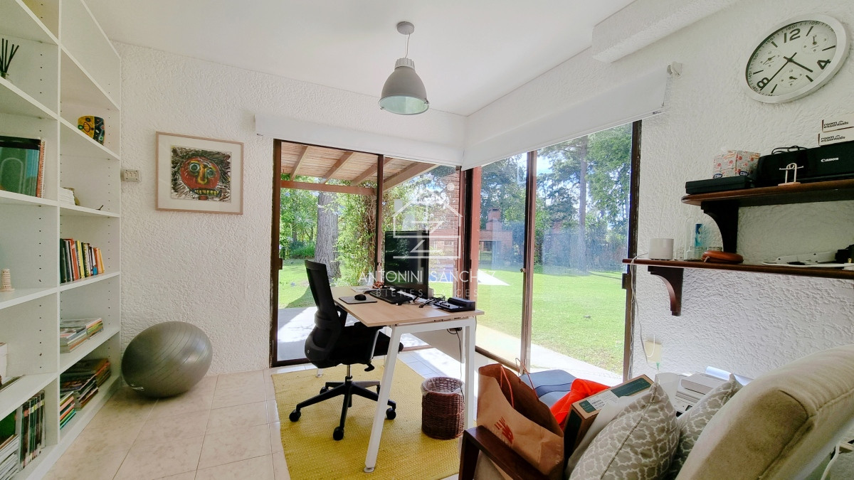Casa ID.809 - Gran casa en Cantegril, 8 dormitorios, calefaccion, piscina climatizada, barbacoa y amplio parque