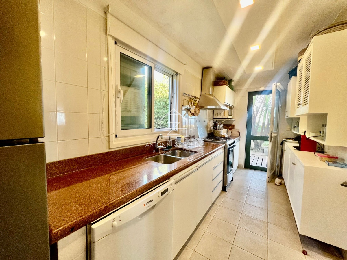 Casa ID.1077 - HERMOSA CASA 3 DORMITORIOS + SERVICIO  A METROS DE LA PLAYA CON VISTA AL MAR
