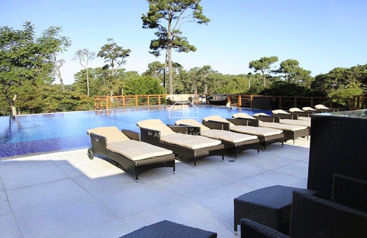 Casa ID.811 - Venta CASA 7 Suites Punta Del Este zona GOLF