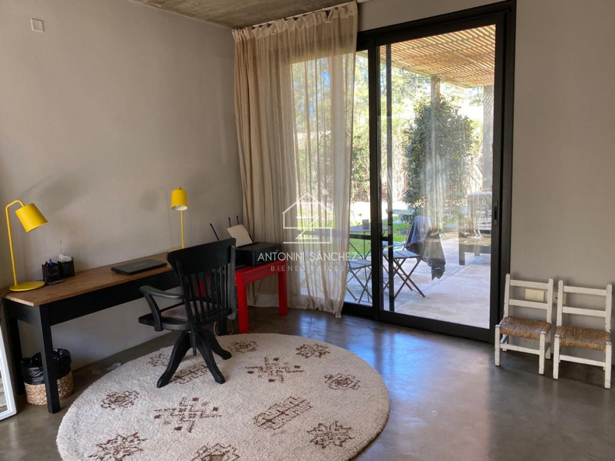 Casa ID.1461 - Casa estilo Moderno en Barrio Privado La Arbolada