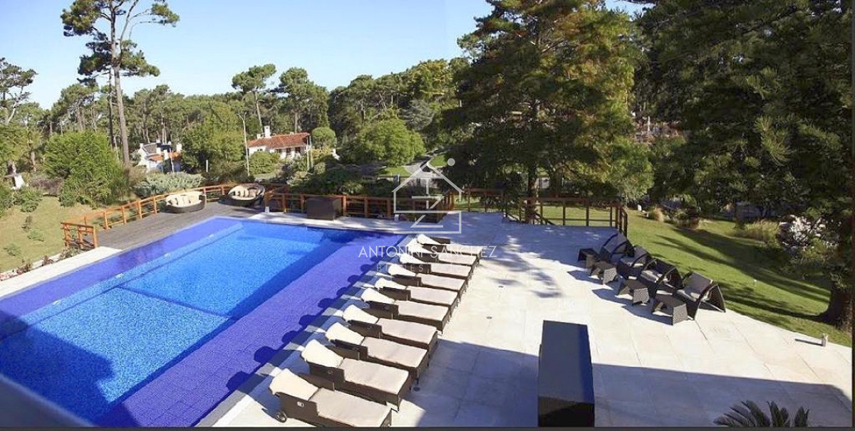 Casa ID.811 - Venta CASA 7 Suites Punta Del Este zona GOLF