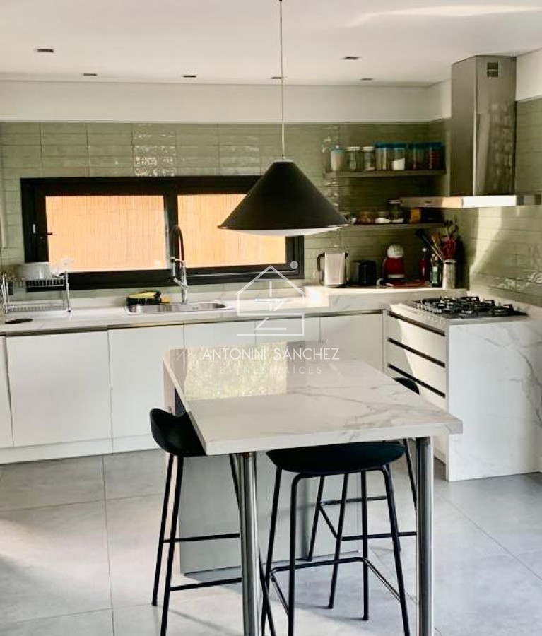Casa ID.812 - Moderna casa en barrio privado La Arbolada, 5 dormitorios, piscina climatizada, barbacoa independiente