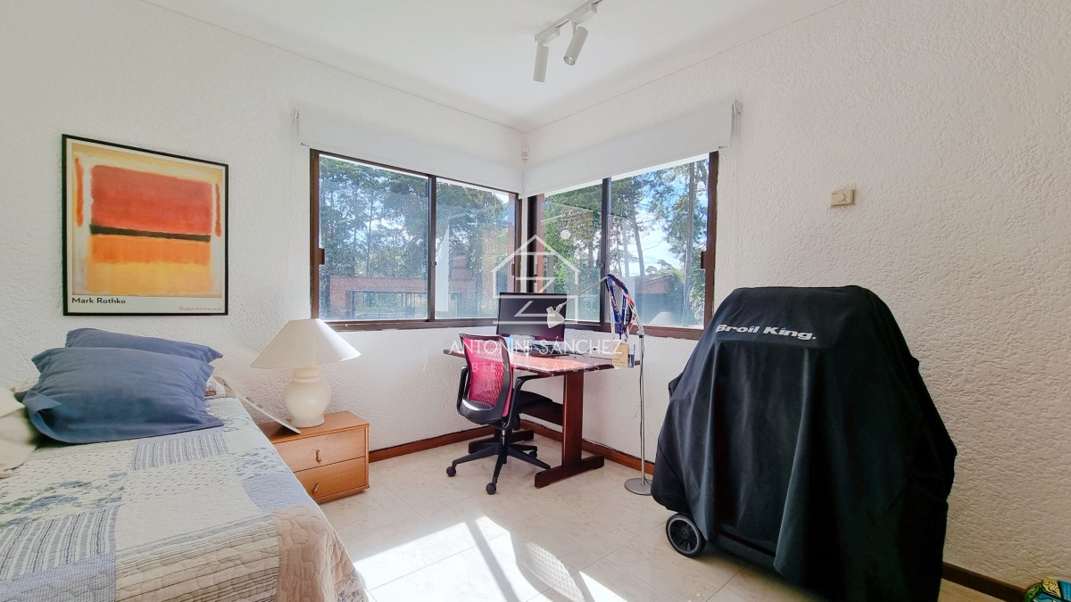 Casa ID.809 - Gran casa en Cantegril, 8 dormitorios, calefaccion, piscina climatizada, barbacoa y amplio parque