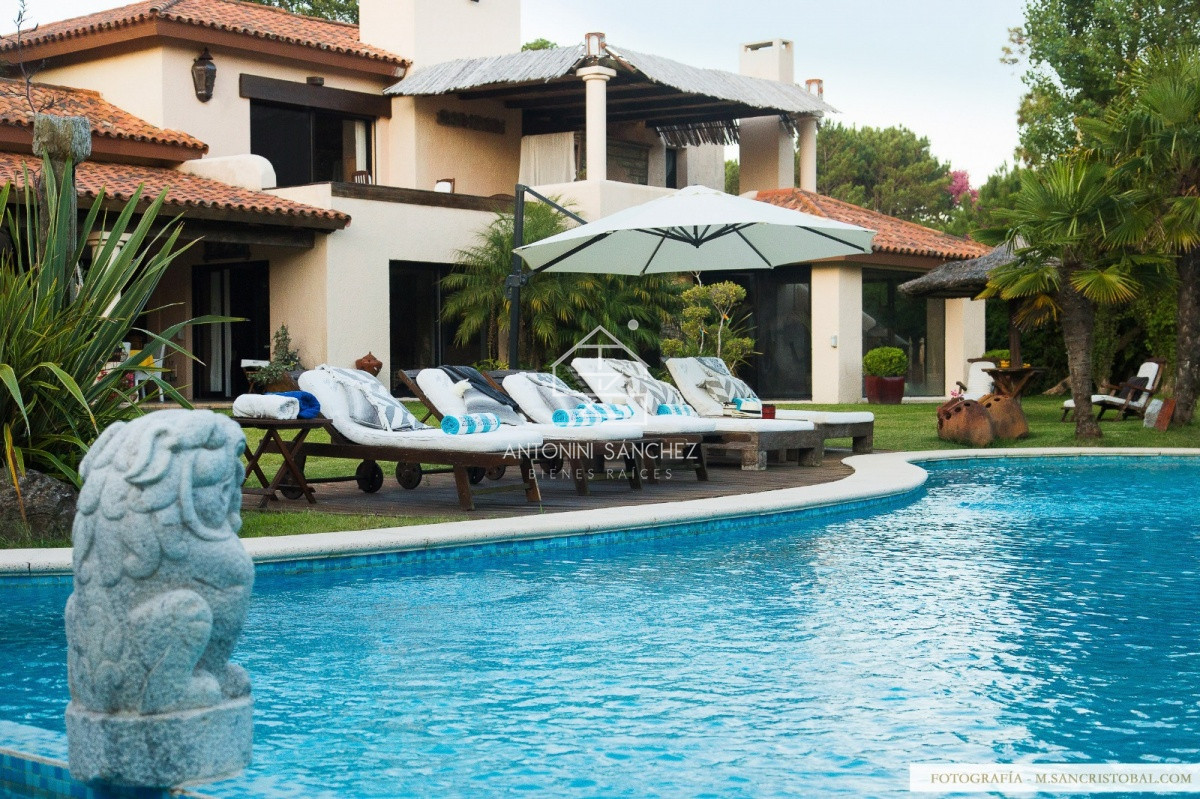 Casa ID.814 - Venta Casa 6 Domitorios Punta del Este Beverly Hills