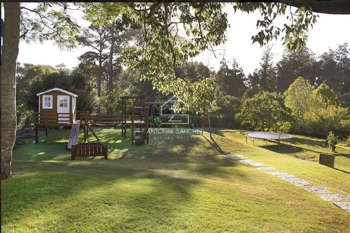 Casa ID.811 - Venta CASA 7 Suites Punta Del Este zona GOLF