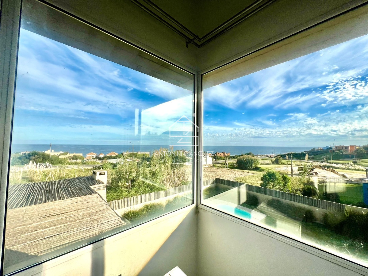 Casa ID.1077 - HERMOSA CASA 3 DORMITORIOS + SERVICIO  A METROS DE LA PLAYA CON VISTA AL MAR