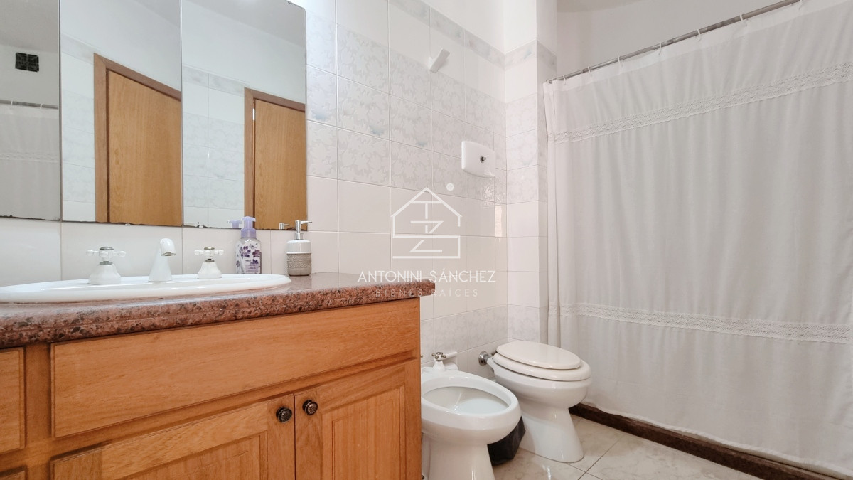 Casa ID.809 - Gran casa en Cantegril, 8 dormitorios, calefaccion, piscina climatizada, barbacoa y amplio parque
