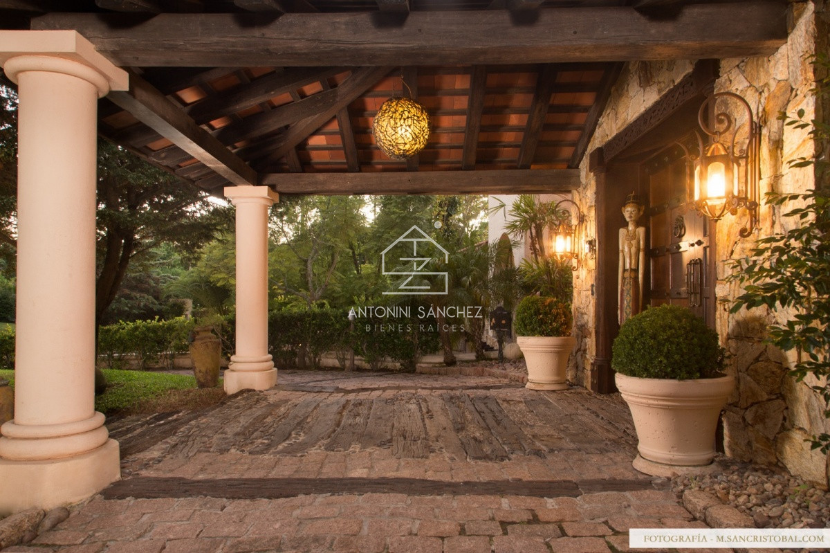 Casa ID.814 - Venta Casa 6 Domitorios Punta del Este Beverly Hills