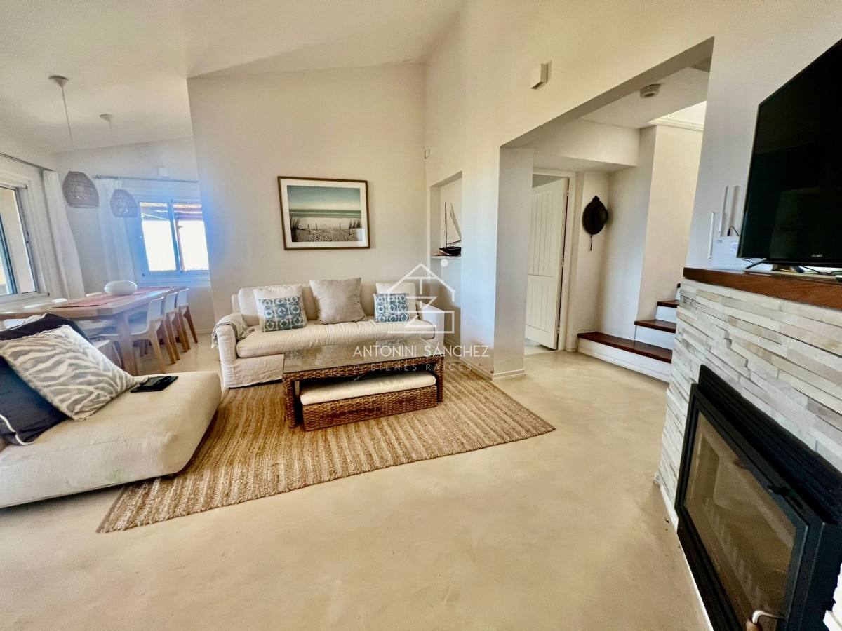 Casa ID.1077 - HERMOSA CASA 3 DORMITORIOS + SERVICIO  A METROS DE LA PLAYA CON VISTA AL MAR