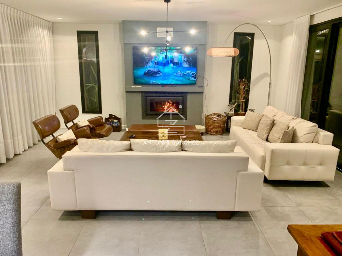 Casa ID.812 - Moderna casa en barrio privado La Arbolada, 5 dormitorios, piscina climatizada, barbacoa independiente
