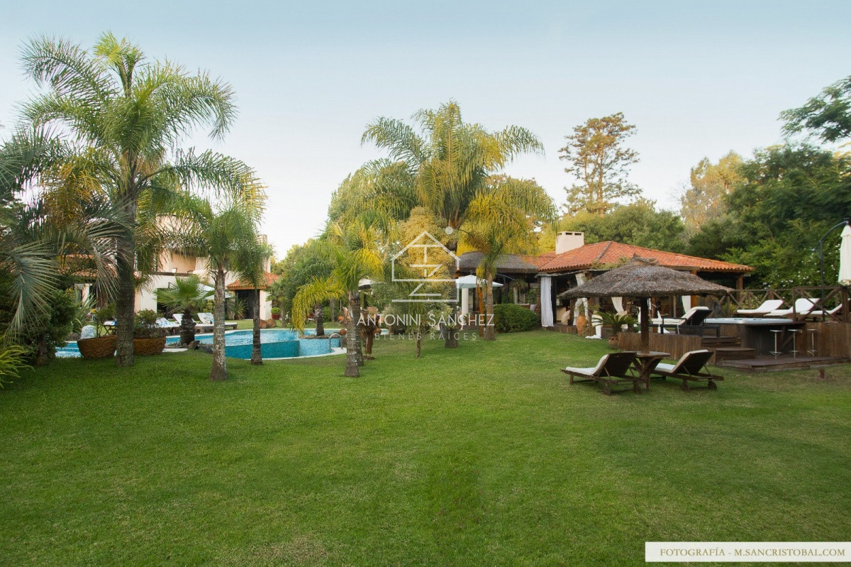 Casa ID.814 - Venta Casa 6 Domitorios Punta del Este Beverly Hills