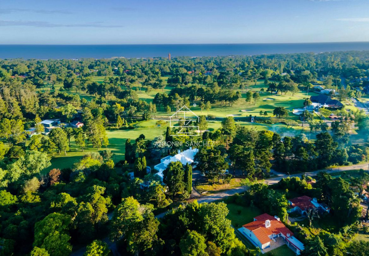 Casa ID.820 - Venta Casa 10 Dormitorios Zona Golf