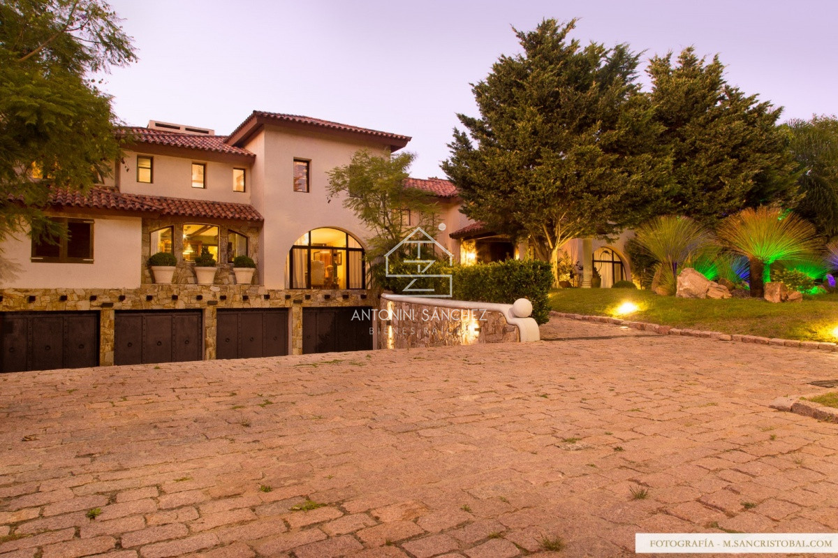 Casa ID.814 - Venta Casa 6 Domitorios Punta del Este Beverly Hills