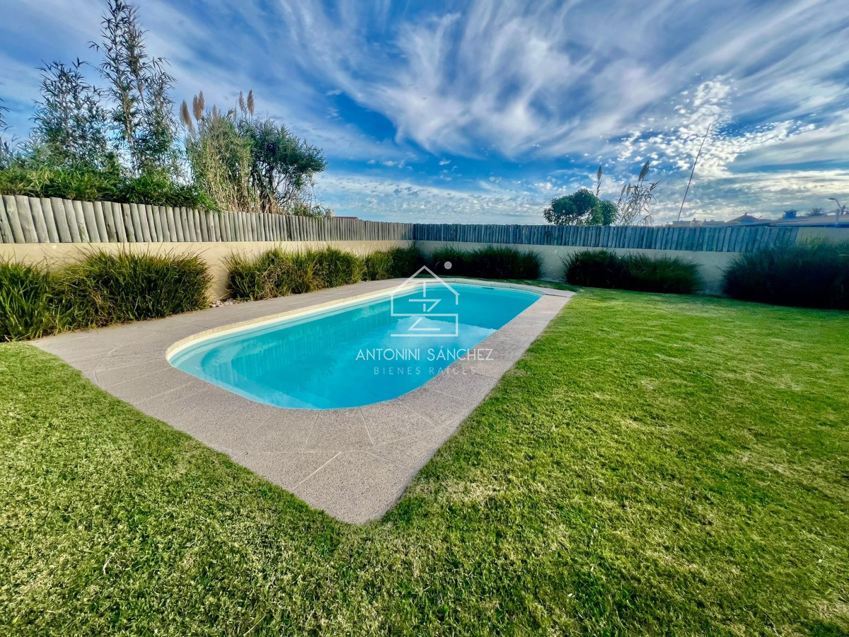 Casa ID.1077 - HERMOSA CASA 3 DORMITORIOS + SERVICIO  A METROS DE LA PLAYA CON VISTA AL MAR