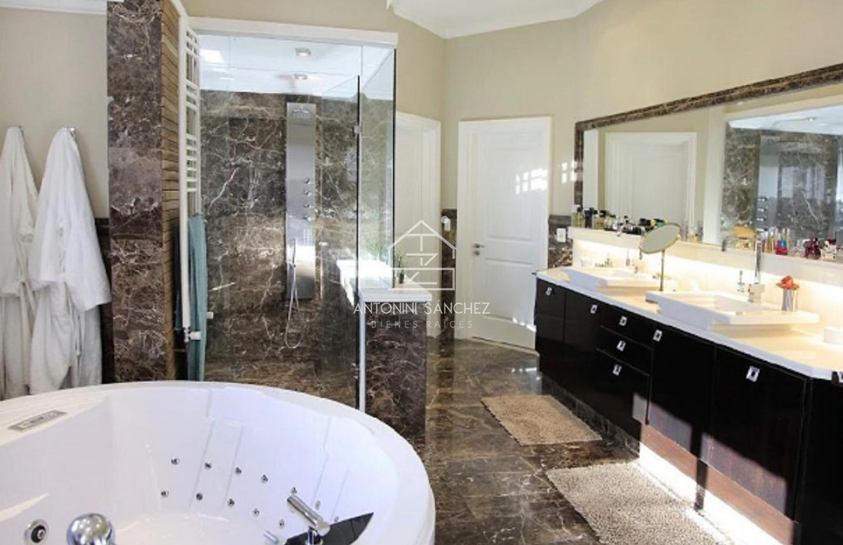 Casa ID.811 - Venta CASA 7 Suites Punta Del Este zona GOLF