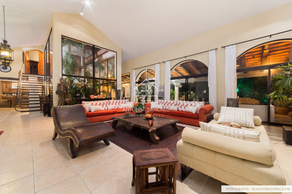 Casa ID.814 - Venta Casa 6 Domitorios Punta del Este Beverly Hills