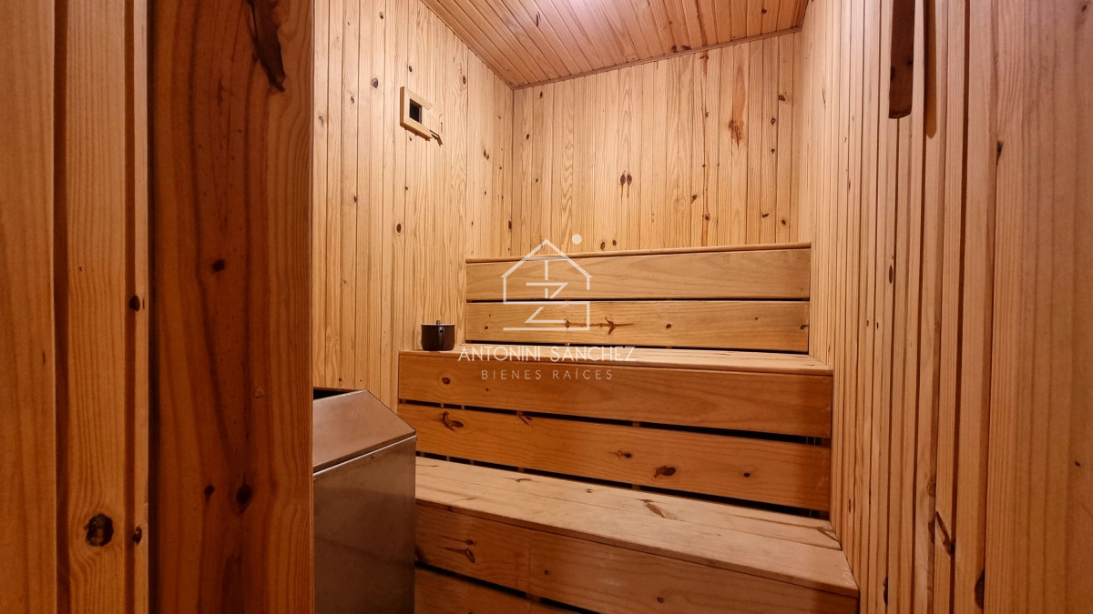 Casa ID.809 - Gran casa en Cantegril, 8 dormitorios, calefaccion, piscina climatizada, barbacoa y amplio parque
