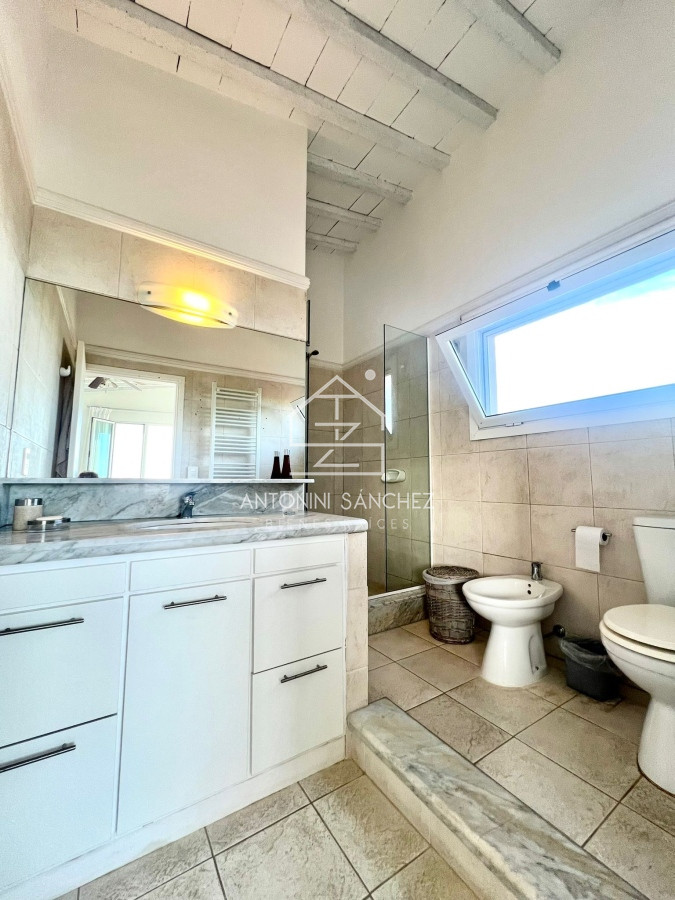 Casa ID.1077 - HERMOSA CASA 3 DORMITORIOS + SERVICIO  A METROS DE LA PLAYA CON VISTA AL MAR