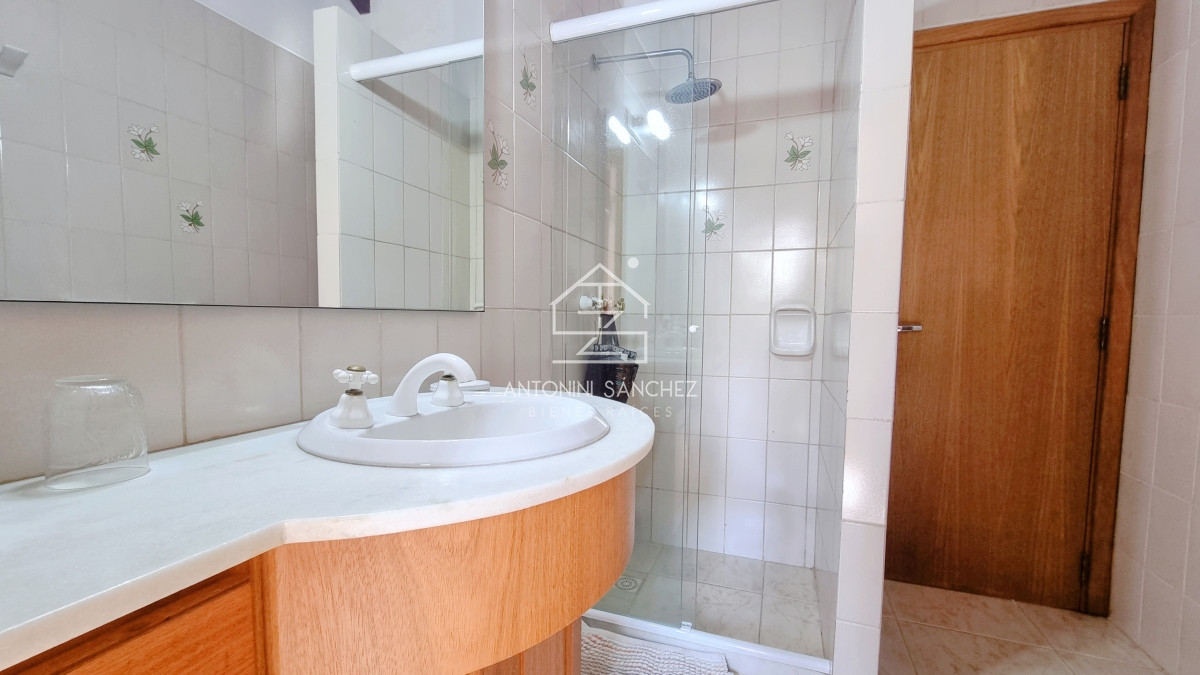 Casa ID.809 - Gran casa en Cantegril, 8 dormitorios, calefaccion, piscina climatizada, barbacoa y amplio parque